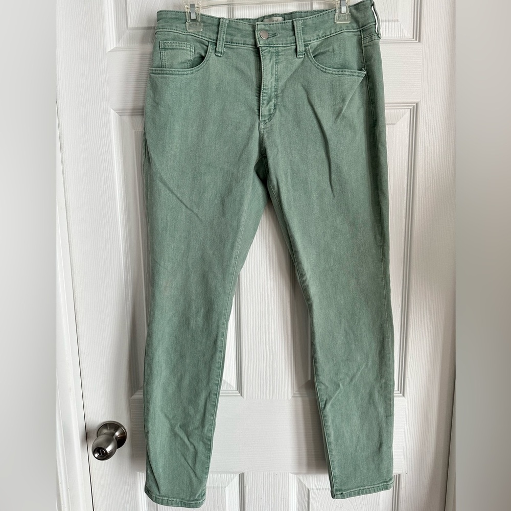 *SOLD*  ☀️Universal Thread mint green Jean☀️